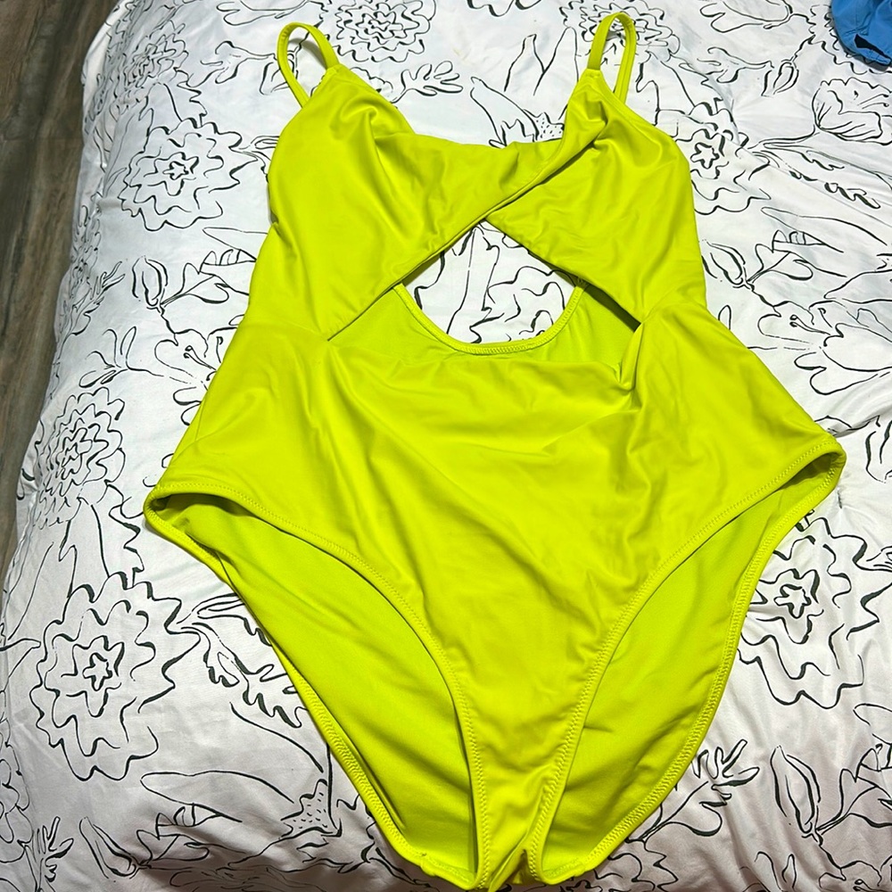Yellow. Aerie. XXL. Used.